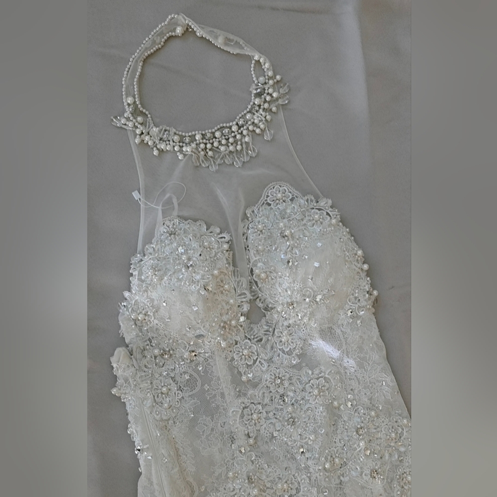 WHITE LACE BEADED WEDDING DRESS